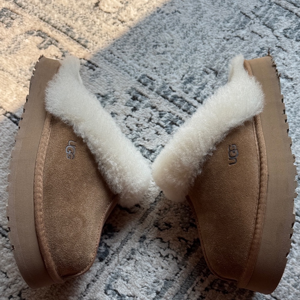 UGG Tan Slippers with Cream Fur - Picture 5 of 8
